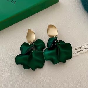 Elegant Green Floral Earrings